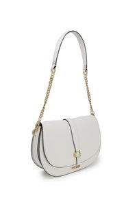 Borsa a spalla bianca in pelle con bordi neri, catena e tracolla in pelle, chiusura a pattina, dettagli in hardware dorato e logo impresso sul davanti.