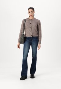 Vero Moda VMNOVAH LS O-NECK BUTTON NOOS - Strickjacke - brown