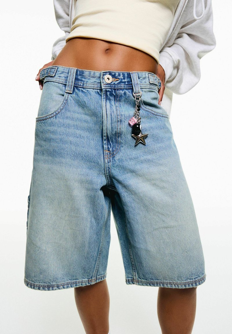 Bershka - Jeans Shorts - light blue, Vergrößern