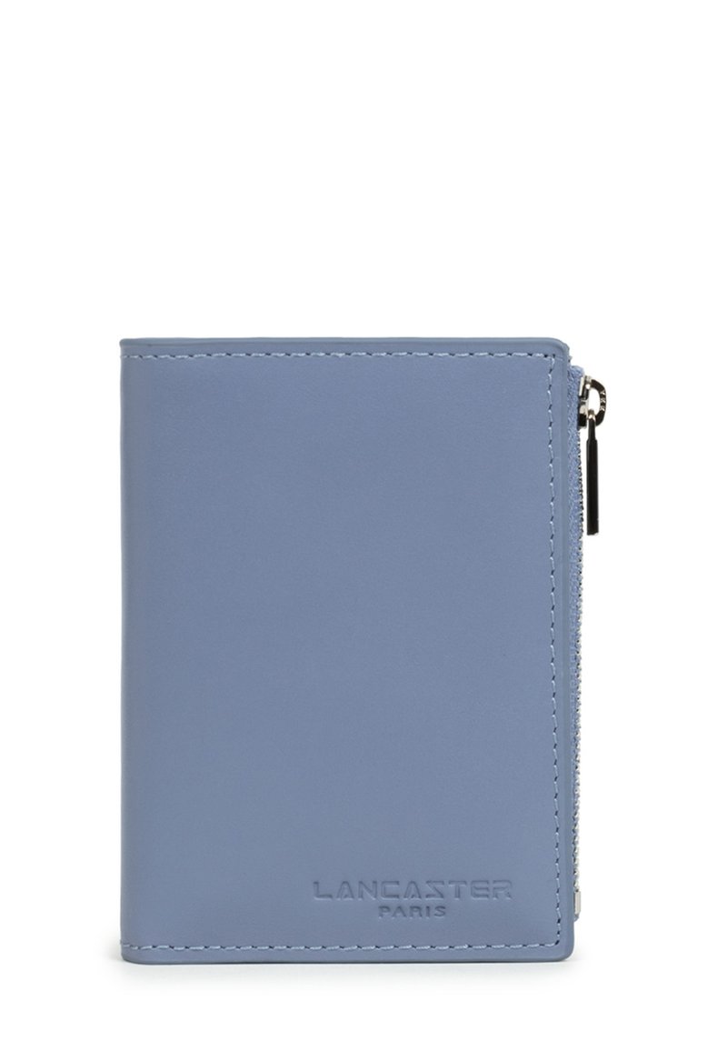 Blauwe leren portemonnee met een ritsvak aan de zijkant en het reliëflogo "Lancaster Paris" aan de voorkant.