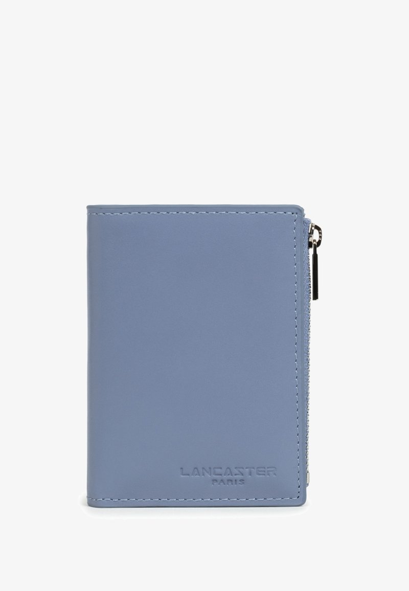 Blauwe leren portemonnee met een ritsvak aan de zijkant en het reliëflogo "Lancaster Paris" aan de voorkant.