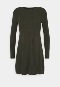 Robe en tricot côtelé de couleur vert foncé, dotée de manches longues et d'une jupe évasée. Encolure ronde et texture douce avec un design simple.