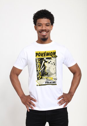 Bílé tričko s černým a žlutým motivem Pokémonu, Pikachu a japonským textem; krátké rukávy, kulatý výstřih, volný střih.