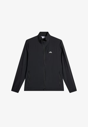 Czarna lekka kurtka na zamek z kołnierzem stojącym, dwoma zamykanymi na zamek bocznymi kieszeniami oraz małym białym logo na lewej piersi.