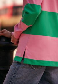 Next REGULAR FIT - Polosärk - pink green stripe
