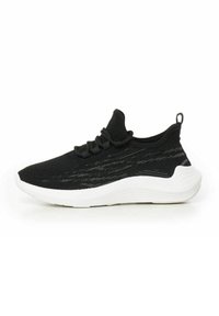 Scarpa sportiva nera con tomaia in maglia testurizzata e lacci elastici. Suola in gomma bianca con forma arrotondata e dettagli rialzati sul tallone.