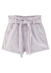 Short en denim violet clair taille haute avec taille paperbag, ceinture en tissu nouée, poches avant et ourlets roulés.