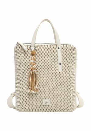 Sac à dos en tissu beige avec poignées en cuir, pampille tressée couleur fauve, quincaillerie argentée et patch logo carré à l'avant.