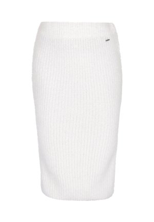 Hvid ribstrikket blyantskørt med en smal talje og et lille sort mærke nær den øverste kant.