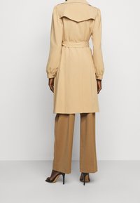 MICHAEL Michael Kors Gabardina - khaki