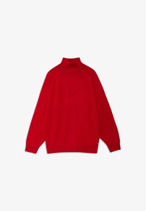 Crvena turtleneck pulover s dugim rukavima, napravljen od glatkog pletiva. Ima rebrasti ovratnik i dizajn rukava s raglan krojem.