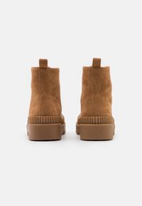 Even&Odd Botines con cordones - cognac