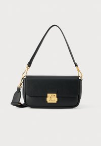 Zwarte leren crossbodytas met een gestructureerde afwerking, gouden sluiting en verstelbare riem. Compacte rechthoekige vorm met opvallende accenten.