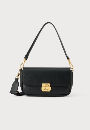 Zwarte leren crossbodytas met een gestructureerde afwerking, gouden sluiting en verstelbare riem. Compacte rechthoekige vorm met opvallende accenten.