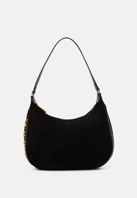 Schultertasche aus schwarzem Wildleder mit einer geschwungenen Form, goldenen Hardware-Akzenten und einem glatten Ledertragegurt. Verfügt über einen Reißverschluss und minimalistische Nähte.