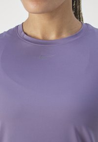 Nike Performance ONE CLASSIC  - Spordi T-särk - daybreak