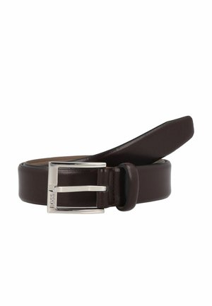 Bruine leren riem met een zilveren rechthoekige gesp. De riem is glad, met een klassiek ontwerp en een subtiele glans in de textuur.