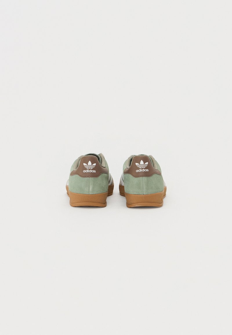 adidas Originals GAZELLE INDOOR UNISEX - Trainers - silver-coloured  pebble/silver-coloured green/white/light green - Zalando.co.uk
