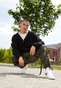 Urban Classics - 90'S ZIP - Lukuga pusa - black Väikepilt 1