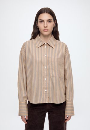 GAP, SWING CROP SHIRT - Риза с копчета - camel