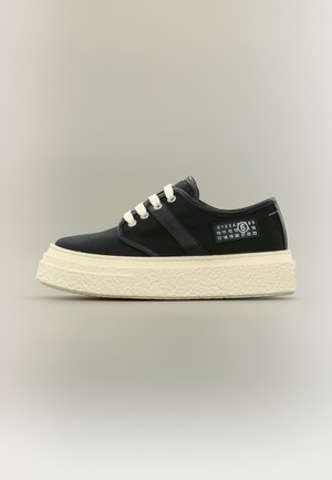 Sneakers - black