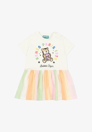Robe blanche pour bébé à manches courtes, jupe rayée multicolore, avec un tigre souriant buvant un bubble tea et le texte "Kenzo Paris 1970" au-dessus.