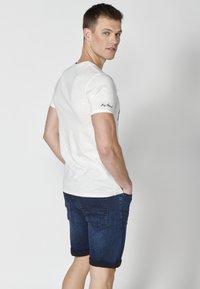 Koroshi SHORT SLEEVE  - Apdrukāts T-krekls - crudo  off white