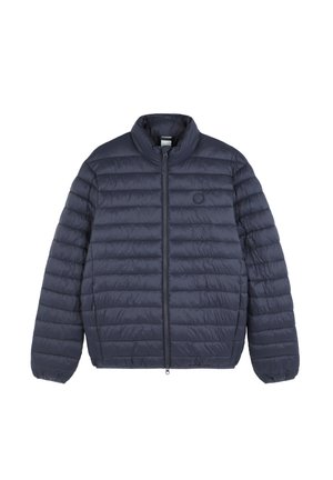 Chaqueta acolchada azul marino con cremallera completa en el frente, cuello alto y puños elásticos, mostrada extendida sobre un fondo blanco.