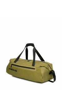 Sac de sport en tissu vert olive avec des accents noirs, équipé de deux poignées robustes, d'une bandoulière et d'une poche avant zippée.