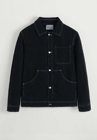 Veste noire texturée avec un col, des boutons-pression, deux poches avant et des accents de couture blanche. Fabriquée à partir d'un matériau durable.