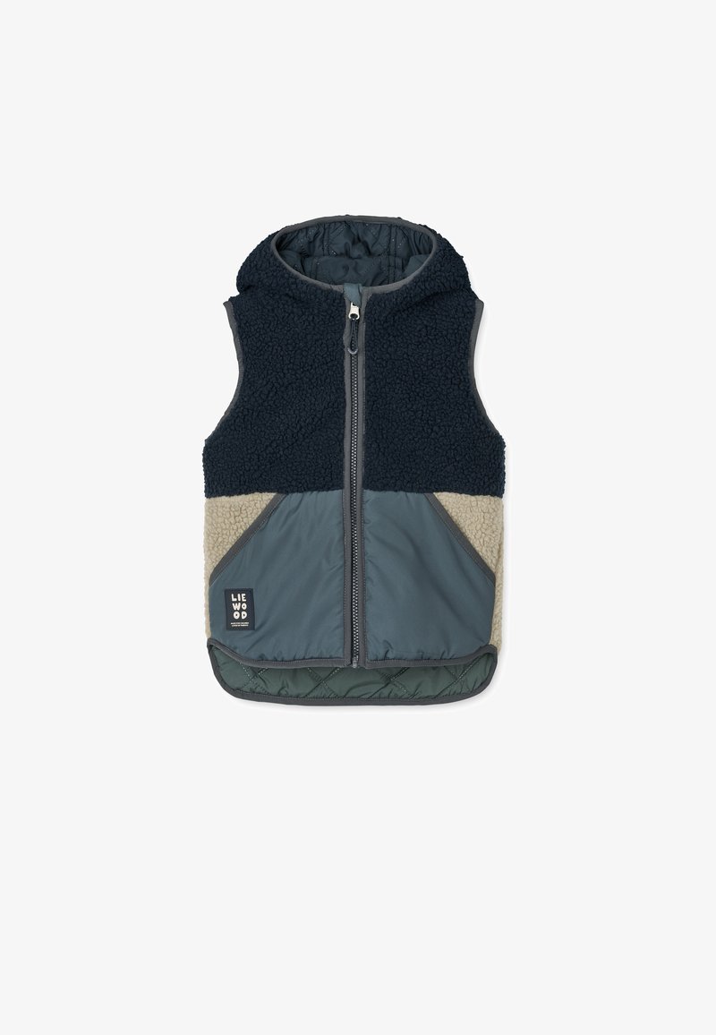 Gilet con cappuccio foderato in pile, caratterizzato da una parte superiore blu navy, sezioni inferiori beige e verde scuro, zip frontale e orlo trapuntato. Include una toppa con il logo.