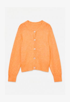 Cardigan en maille orange doux avec manches longues, col rond, poignets côtelés, ourlet et cinq boutons sur le devant.