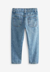 Jeans de mezclilla en azul claro, con una cinturilla elástica, dos bolsillos traseros y un diseño de pierna ajustada con un ligero desgastado.