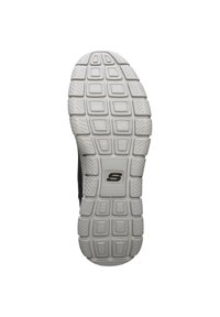 Buty Skechers z teksturowaną czarną cholewką i białą gumową podeszwą z wzorzystym bieżnikiem zapewniającym przyczepność i grip.