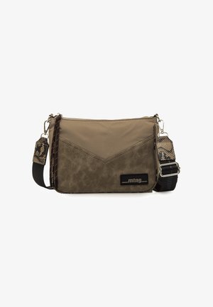 Borsa a tracolla khaki con finitura testurizzata, design a zigzag, tracolla regolabile e accessori metallici. Presenta una placca con logo e dettagli a motivo.
