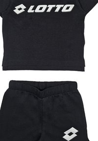 Completo tuta in cotone nero composto da una maglietta a maniche corte con il logo bianco "LOTTO" e pantaloni abbinati con cintura elastica e dettaglio del logo.