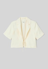 Blazer court en tissu crème clair, présentant des manches courtes, un col cranté et une fermeture à nouer à l'avant. Texture lisse sans motifs.