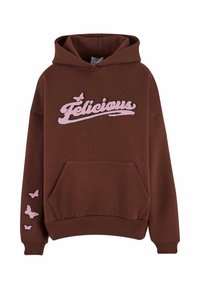 Hanorac maro cu un logo roz brodat "Felicious", o buzunare frontală și trei accente de fluturii roz pe mâneca stângă.