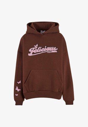 Brauner Hoodie mit einem pinkfarbenen gestickten "Felicious"-Logo, einer Fronttasche und drei pinkfarbenen Schmetterlingsakzenten am linken Ärmel.