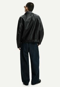 Bershka Bunda z nepravej kože - black