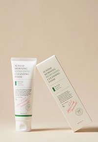 AXIS-Y SUNDAY MORNING REFRESHING CLEANSING FOAM - Detergente