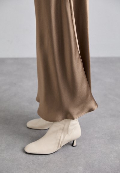 By Malene Birger BOSHAN - A-silueta svārki - shitake