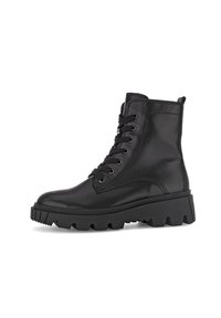 Schwarzer Leder Schnürstiefel mit dicker Profilsohle und Zugschlaufe an der Rückseite, entworfen für lässige und robuste Nutzung.
