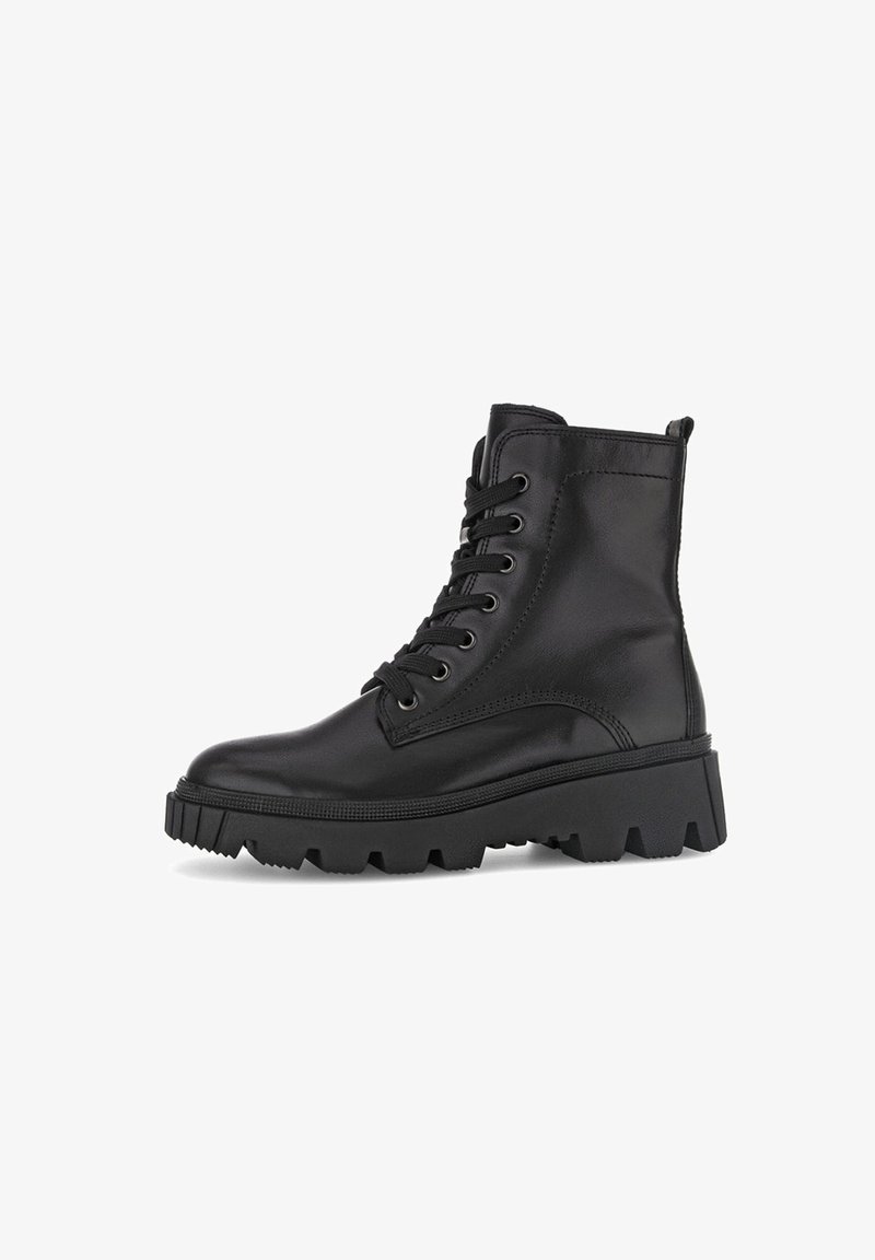 Schwarzer Leder Schnürstiefel mit dicker Profilsohle und Zugschlaufe an der Rückseite, entworfen für lässige und robuste Nutzung.