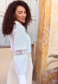 Love & Roses TRIM DEATIL LONG SLEEVE - Košilová halenka  - white