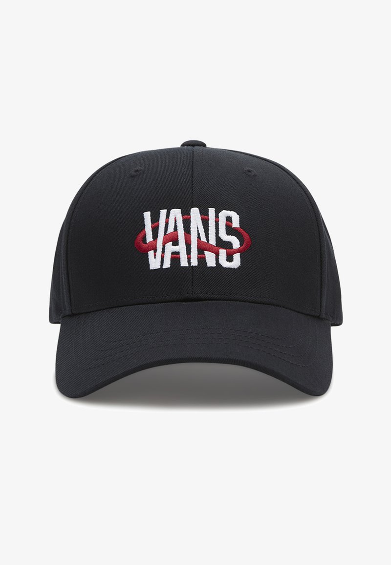 Gorra negra con visera curva. Presenta el logo "VANS" bordado en blanco con un acento ovalado rojo. Confeccionada con un tejido de textura suave.