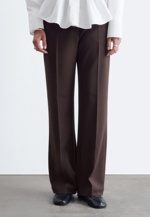 & OTHER STORIES, & OTHER STORIES TAILORED PRESS CREASE TROUSERS - Pantalon classique - dark brown