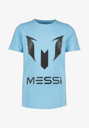 Jasnoniebieska dziecięca koszulka z czarnym abstrakcyjnym wzorem nad napisem „MESSI” wyśrodkowanym na froncie.