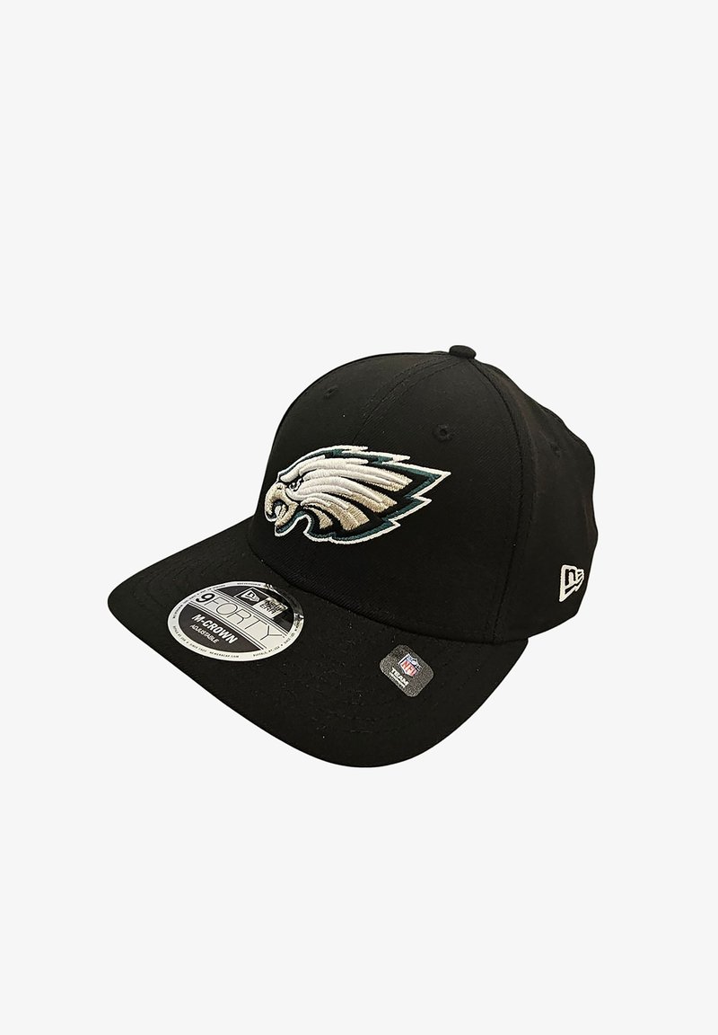 Casquette noire avec un logo des Philadelphia Eagles brodé en argent et en vert. Design structuré avec une visière incurvée et un ajustement réglable.
