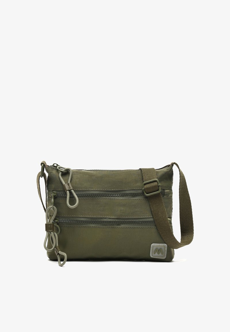 Maslinasto zelena torba za crossbody izrađena od izdržljive tkanine s dva zip zatvarača na prednjem dijelu, podesivim remenom i malim logotipom.